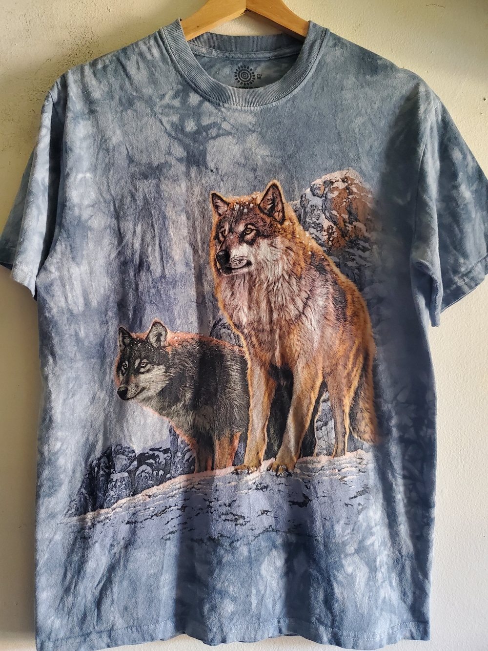 Wolf Graphic Tee in Blue with Brown Accents